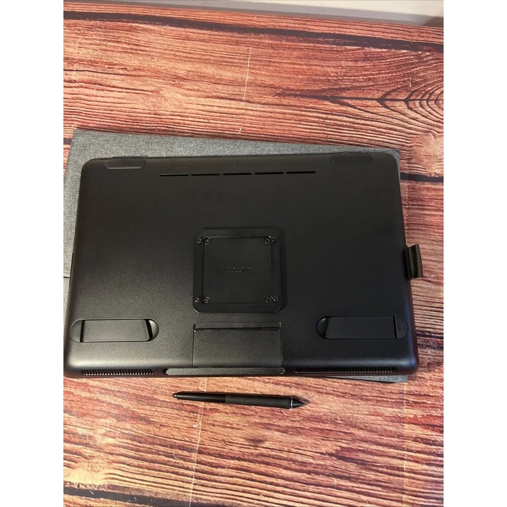 Wacom - Cintiq 16 Creative Pen Display Drawing Tablet / Black / DTK1660K0A